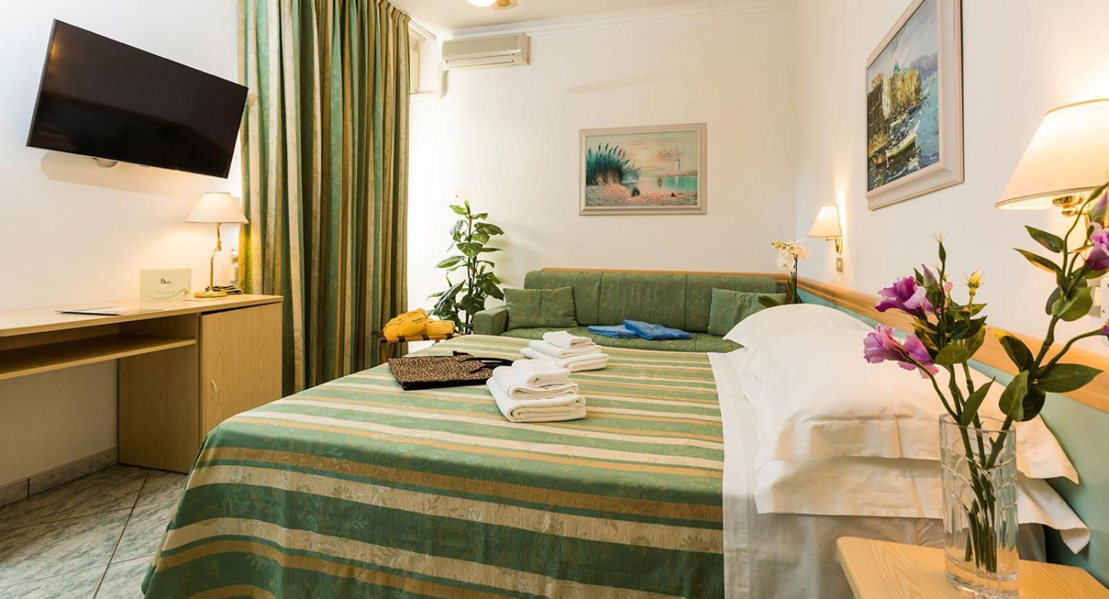 Hotel Bamby Cervia Buitenkant foto